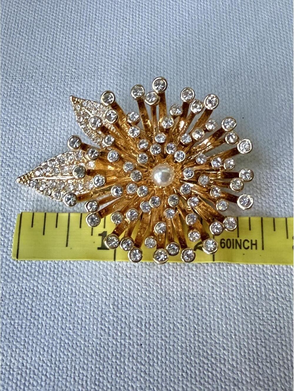 Vintage Gold Tone Rhinestone Chrysanthemum Flower Brooch Pin - Picture 6 of 9